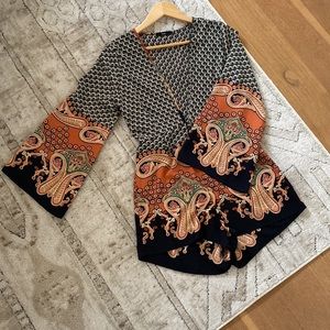 FORA Fun Boho Shorts Romper with deep V neck Size Small